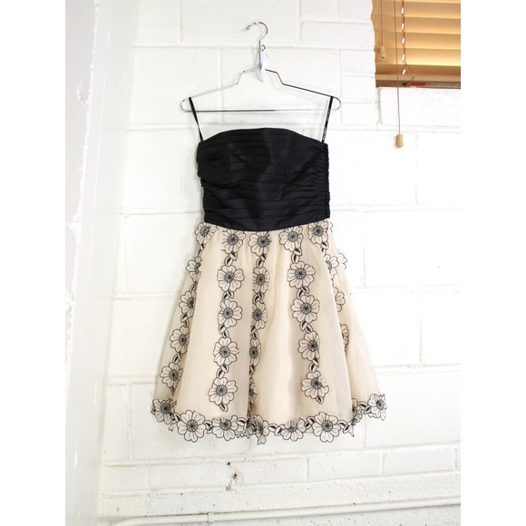 Betsey Johnson Dresses & Skirts - Betsey Johnson floral applique strapless dress